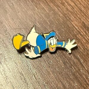 Disney Feathered Friends Mystery Pin Donald Duck